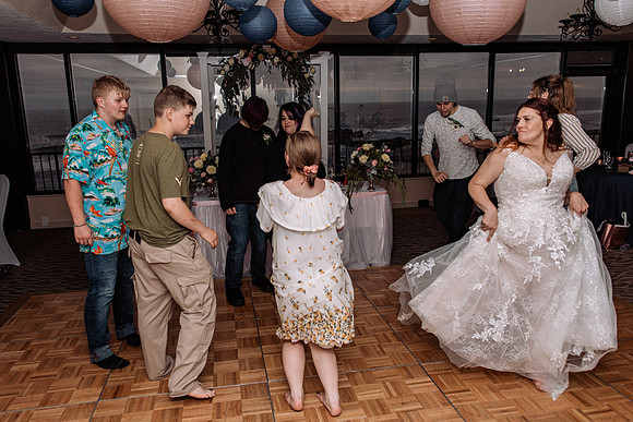 Jeff-April-Inn-Spanish-Head-Lincoln-City-oregon-Wedding-2022 (381 of 299)