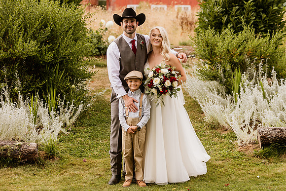 Gage-Mckayla-Adeline-Farm-Wedding-Photos-2021-9610