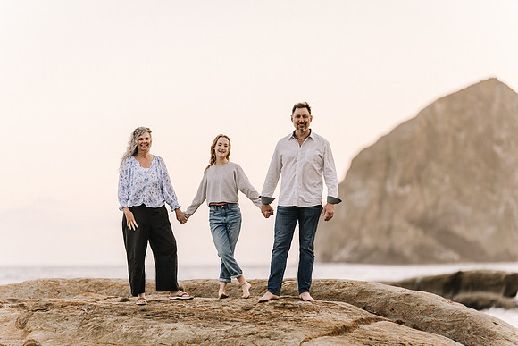 Amy-Pacific-City-Cape-Kiwanda-FAMILY-VACATION-PHOTOS-2024 (3 of 30)