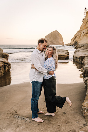 Amy-Pacific-City-Cape-Kiwanda-FAMILY-VACATION-PHOTOS-2024 (12 of 30)
