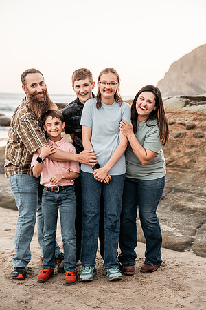 Cape-Kiwanda-Oregon-Family-Photos-2025 (59 of 65)