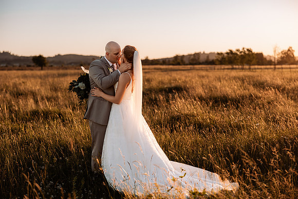 Chris-Victoria-Wedding-Photos-2022-Oregon-PORTRAITS (16)