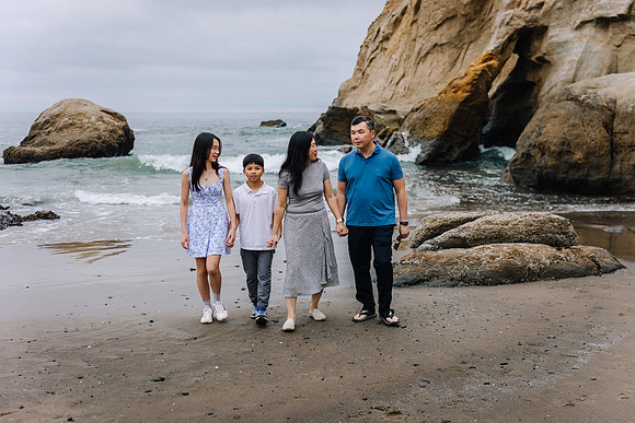 Family-photos-ha-do-cape-kiwanda-oregon-2025 (33 of 56)
