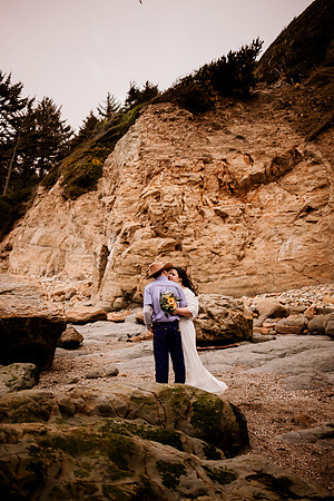Trevyn-Ky-Otter-Crest-Devils-Punchbowl-Depoe-Bay-Oregon-Elopement-Photos-9989