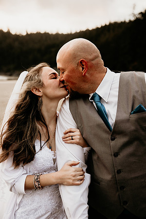 Kacey-Short-Sand-Beach-Tillamook-Oregon-Elopement (70 of 128)