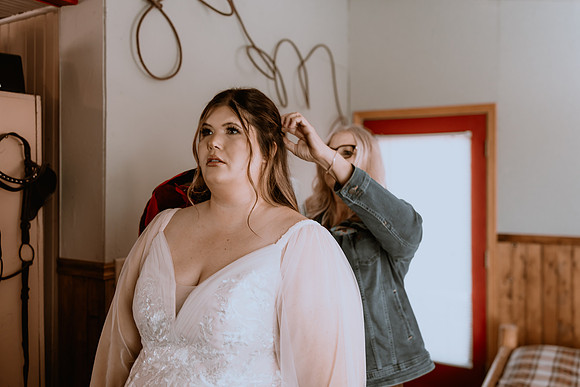 DYLAN-CLAIRE-WEDDING-GETTING-READY-23
