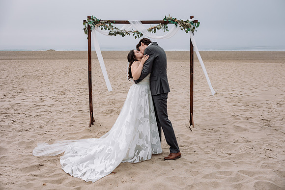 Nate-Bella-Lincoln-City-Oregon-Intimate-Beach-Wedding-Photo-27
