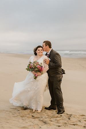 Colton-Kali-Chinook-Winds-Casino-Wedding-Photos-0025