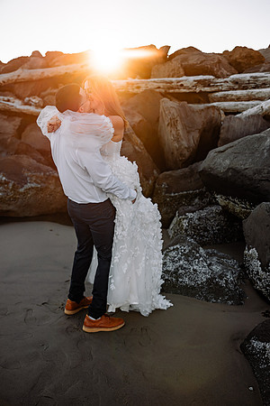 Brandn-Bailey-Newport-Oregon-Elopement-Photos-33