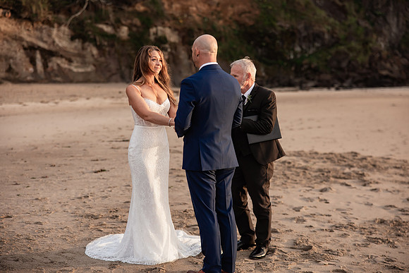 Jillian-Peter-Depoe-Bay-Oregon-Elopement-photos-3