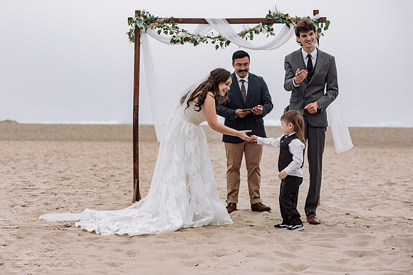 Nate-Bella-Lincoln-City-Oregon-Intimate-Beach-Wedding-Photo-22