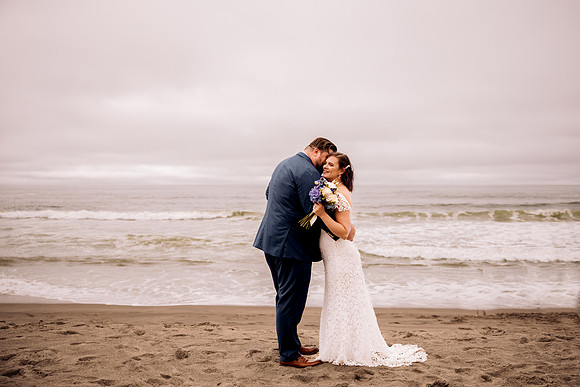 Joe-inn-at-spanish-head-lincoln-city-oregon-wedding-4
