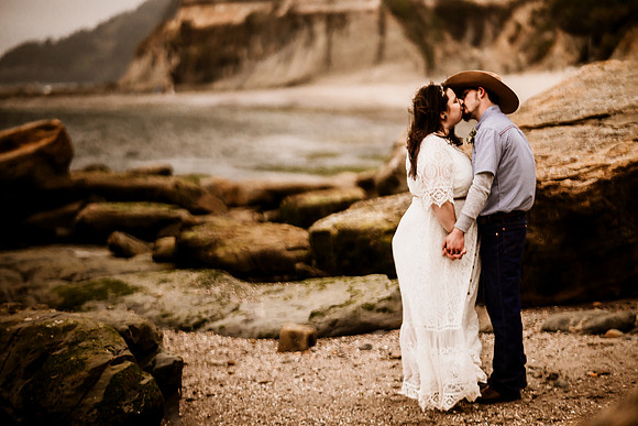 Trevyn-Ky-Otter-Crest-Devils-Punchbowl-Depoe-Bay-Oregon-Elopement-Photos-9850