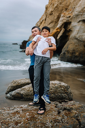 Family-photos-ha-do-cape-kiwanda-oregon-2025 (42 of 56)