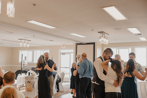 Marcus-Lori-Chinook-Winds-Seafood-Grille-Lincoln-City-Oregon-Wedding-Photos (375 of 477)