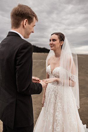 Nathan-Lacey-Newport-Oregon-Elopement-Photos-2025 (6 of 101)