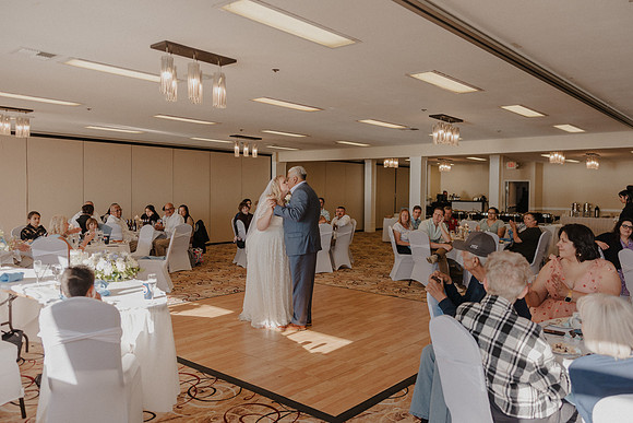 Marcus-Lori-Chinook-Winds-Seafood-Grille-Lincoln-City-Oregon-Wedding-Photos (299 of 477)